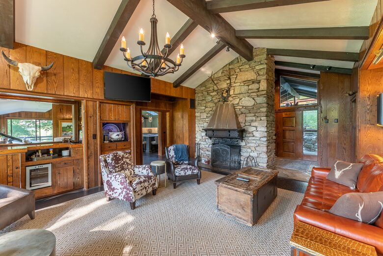 North Carolina Gem Overlooking 18th Green at Hound Ears Country Club - Boone, North Carolina