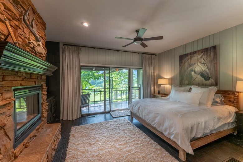 North Carolina Gem Overlooking 18th Green at Hound Ears Country Club - Boone, North Carolina