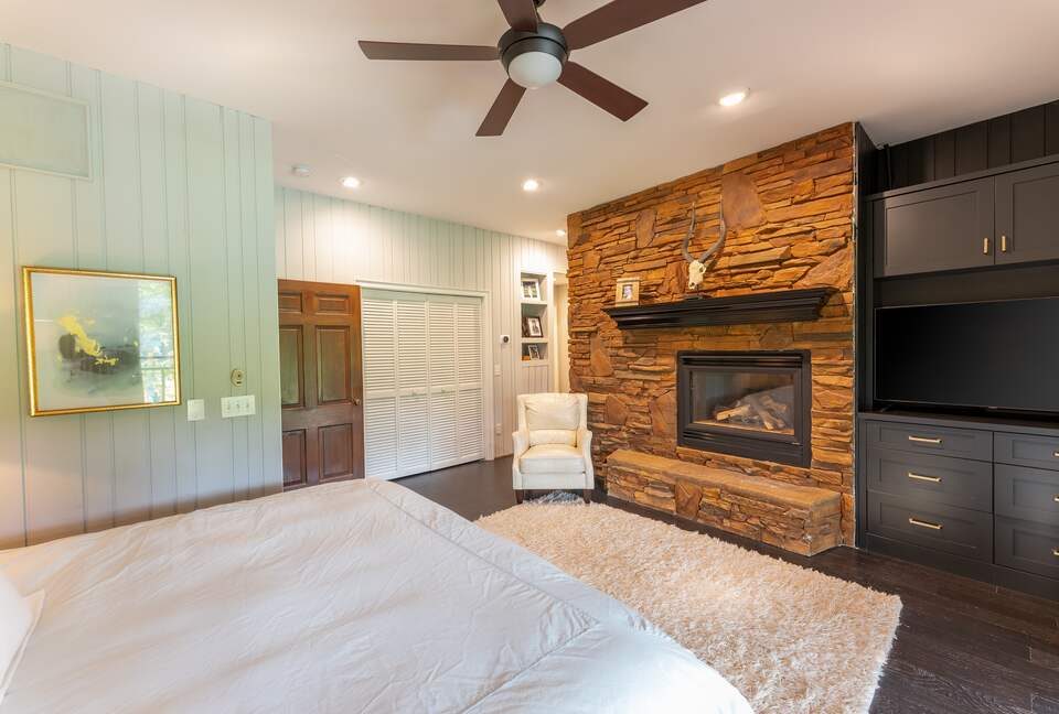 North Carolina Gem Overlooking 18th Green at Hound Ears Country Club - Boone, North Carolina