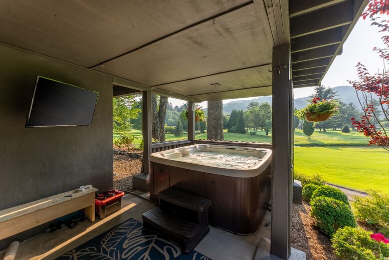 North Carolina Gem Overlooking 18th Green at Hound Ears Country Club - Boone, North Carolina