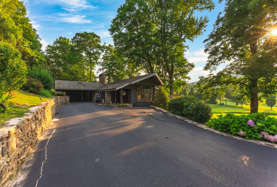 North Carolina Gem Overlooking 18th Green at Hound Ears Country Club - Boone, North Carolina