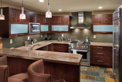 Home exchange in Mammoth Lakes CA, chefs kitchen with stainless steel