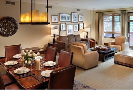 Home exchange in Mammoth Lakes CA, dining area with burnished leather