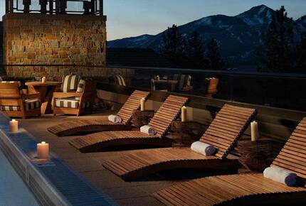 Home exchange in Mammoth Lakes CA, poolside lounge chairs