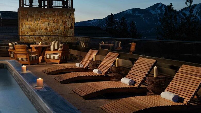 Home exchange in Mammoth Lakes CA, poolside lounge chairs