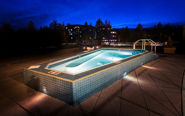 Home exchange in Mammoth Lakes CA, rooftop pool