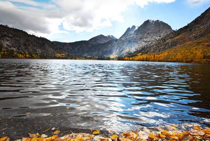 Home exchange in Mammoth Lakes CA with beautiful lake scenery