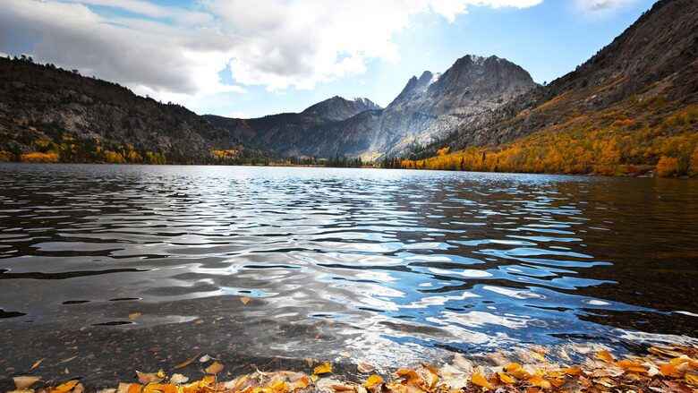 Home exchange in Mammoth Lakes CA with beautiful lake scenery