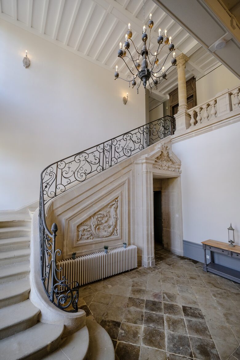 Château d'Isle-sur-Marne (R) - Isle sur Marne, France