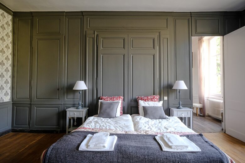 Château d'Isle-sur-Marne (R) - Isle sur Marne, France