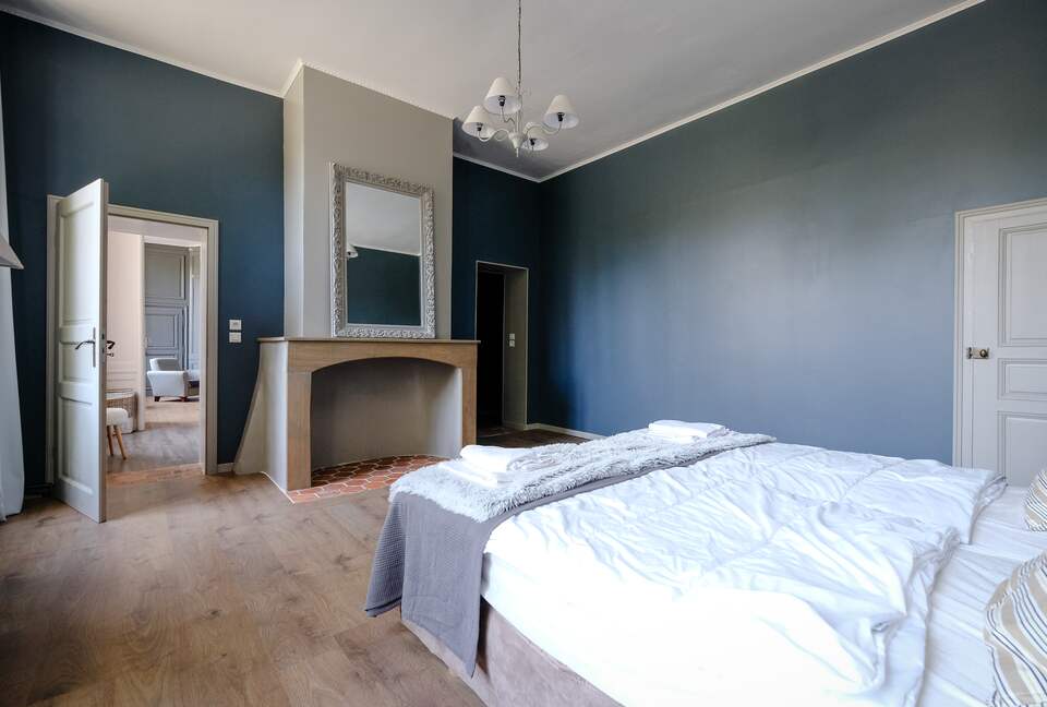 Château d'Isle-sur-Marne (R) - Isle sur Marne, France