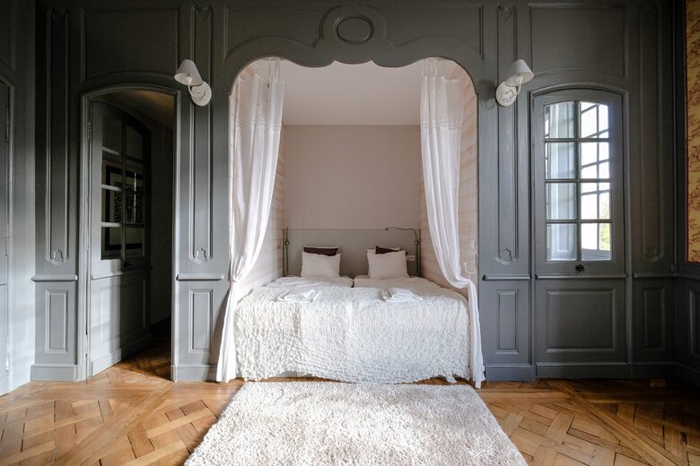 Château d'Isle-sur-Marne (R) - Isle sur Marne, France