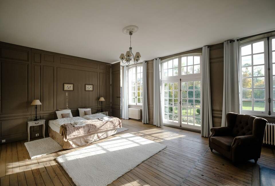 Château d'Isle-sur-Marne (R) - Isle sur Marne, France