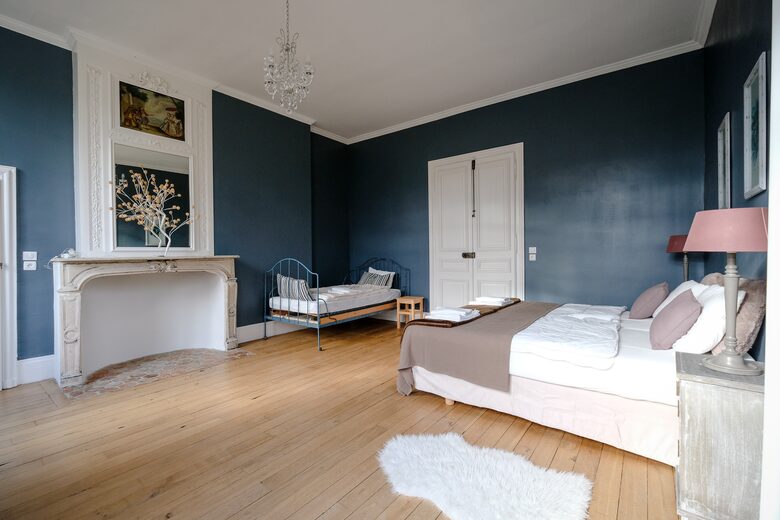 Château d'Isle-sur-Marne (R) - Isle sur Marne, France