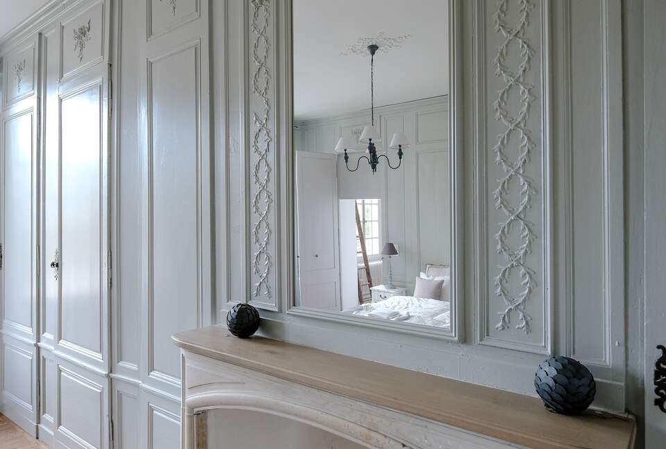 Château d'Isle-sur-Marne (R) - Isle sur Marne, France