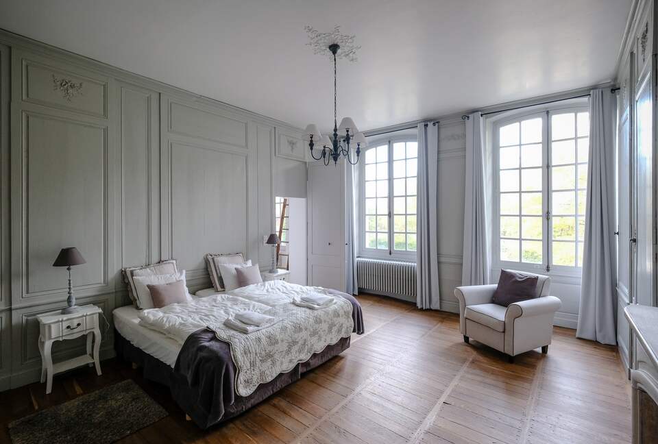 Château d'Isle-sur-Marne (R) - Isle sur Marne, France