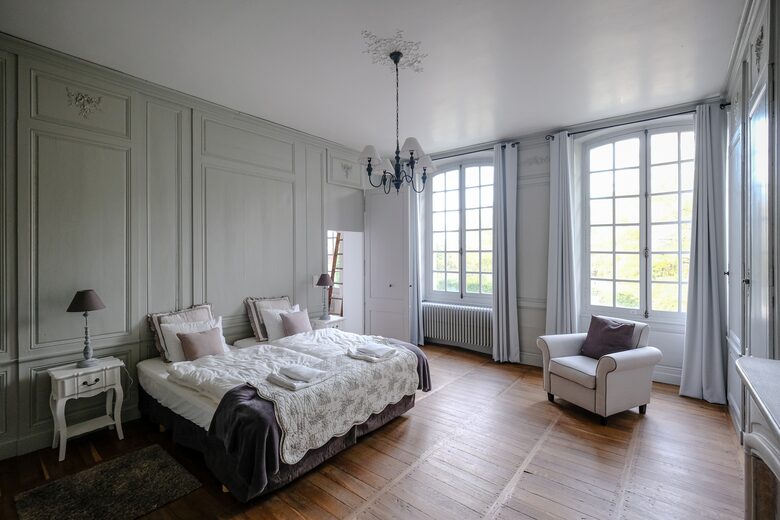 Château d'Isle-sur-Marne (R) - Isle sur Marne, France