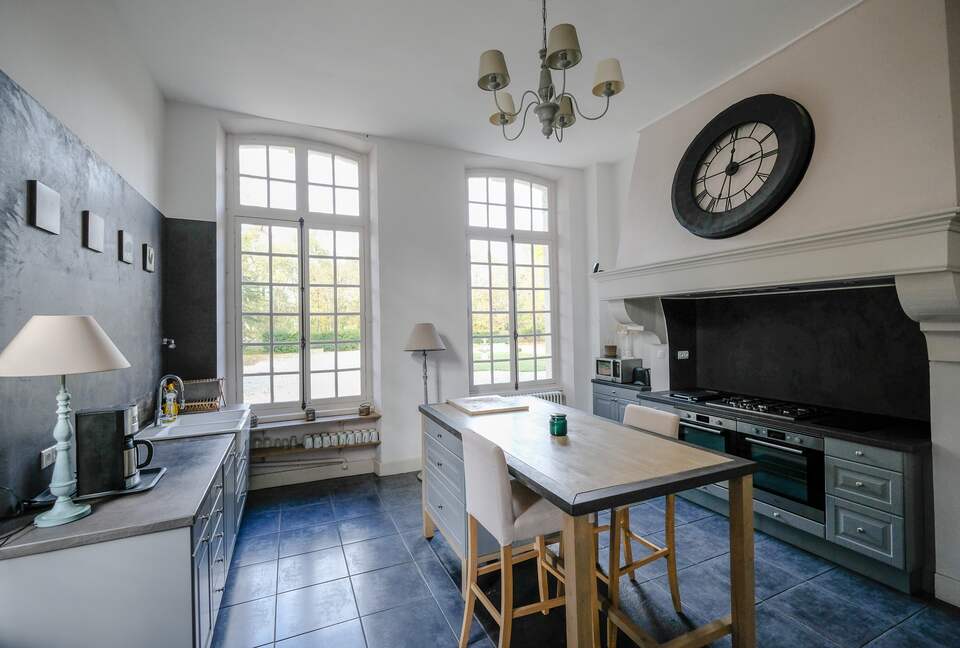 Château d'Isle-sur-Marne (R) - Isle sur Marne, France