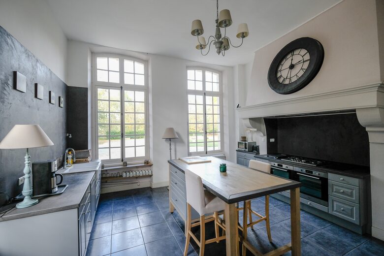 Château d'Isle-sur-Marne (R) - Isle sur Marne, France