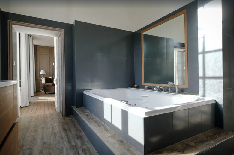 Château d'Isle-sur-Marne (R) - Isle sur Marne, France