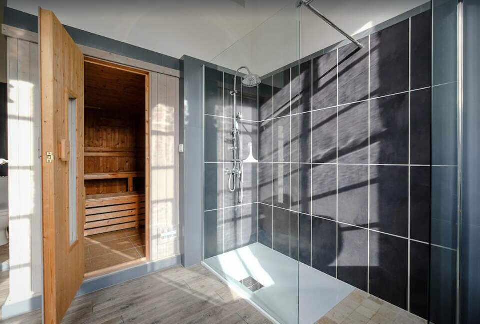 Château d'Isle-sur-Marne (R) - Isle sur Marne, France