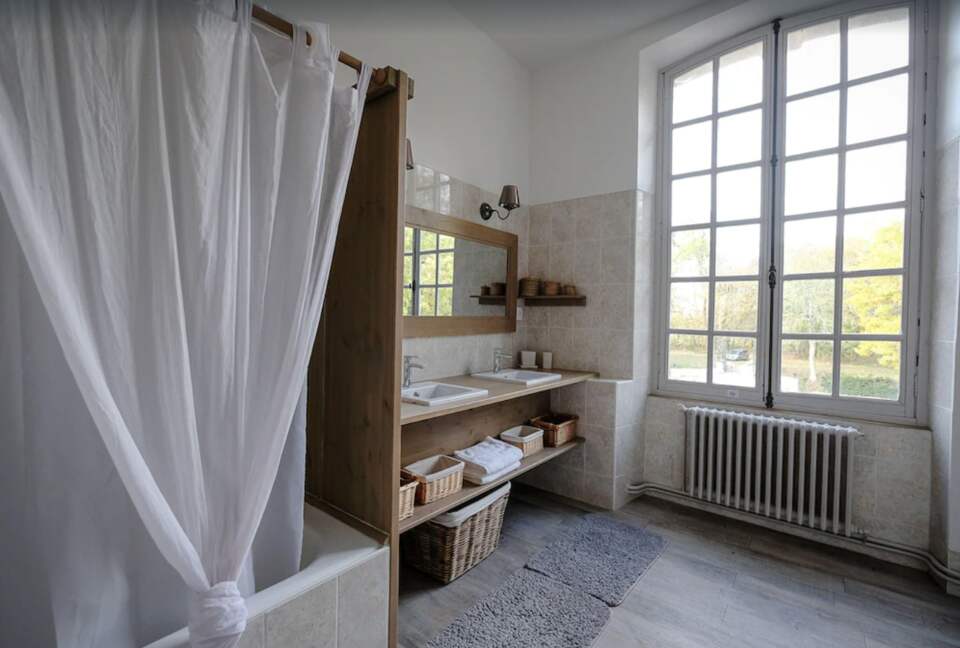 Château d'Isle-sur-Marne (R) - Isle sur Marne, France