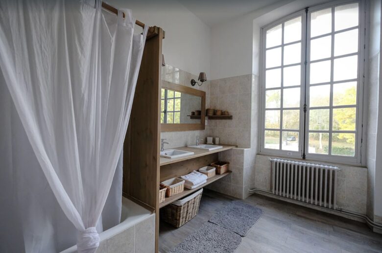 Château d'Isle-sur-Marne (R) - Isle sur Marne, France