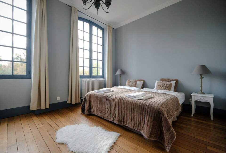 Château d'Isle-sur-Marne (R) - Isle sur Marne, France