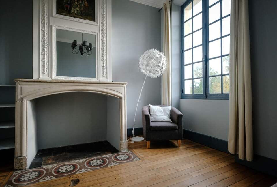 Château d'Isle-sur-Marne (R) - Isle sur Marne, France