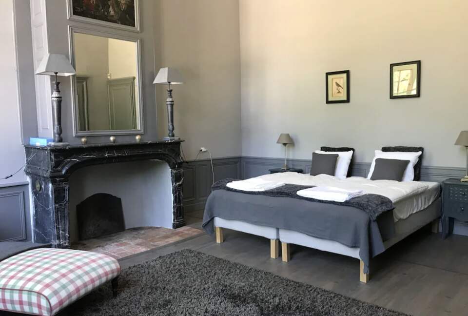 Château d'Isle-sur-Marne (R) - Isle sur Marne, France