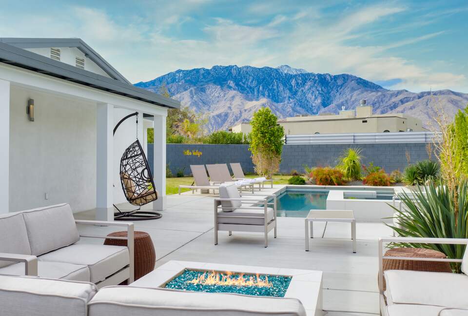 Villa Valija with Chef's Kitchen, Pool & Hot Tub - Palm Springs, California
