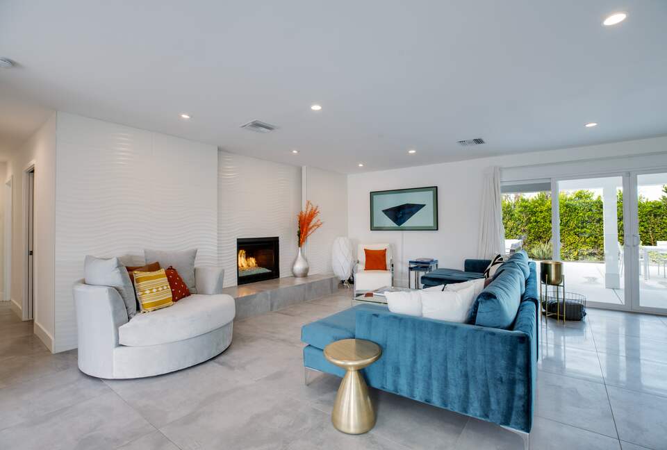 Villa Valija with Chef's Kitchen, Pool & Hot Tub - Palm Springs, California