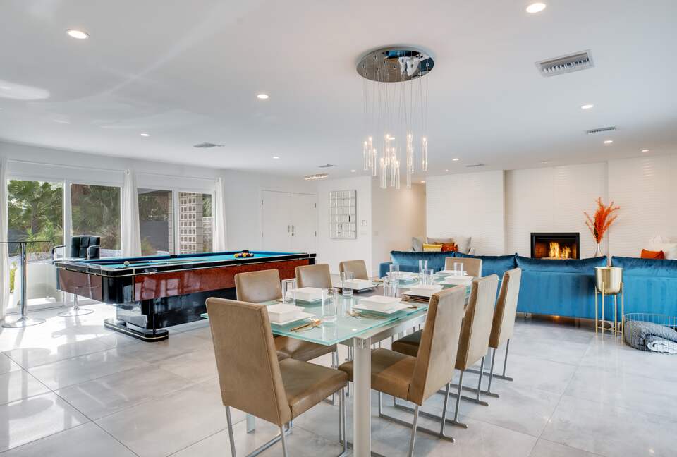 Villa Valija with Chef's Kitchen, Pool & Hot Tub - Palm Springs, California