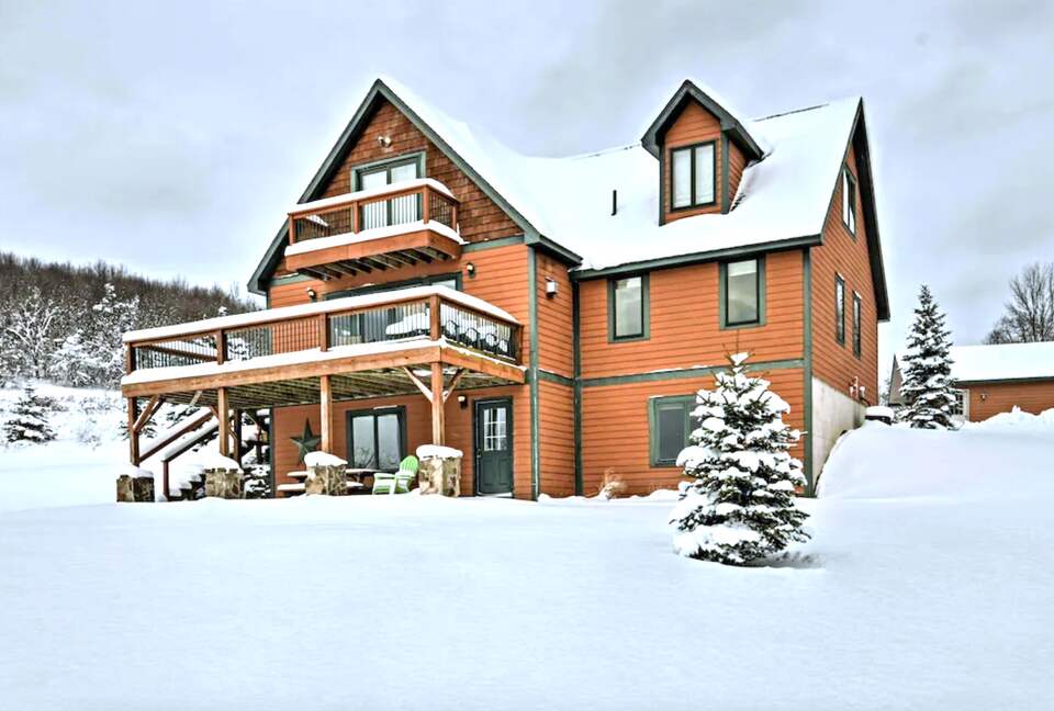 Mountain Top Chalet Getaway - Ellicottville, New York