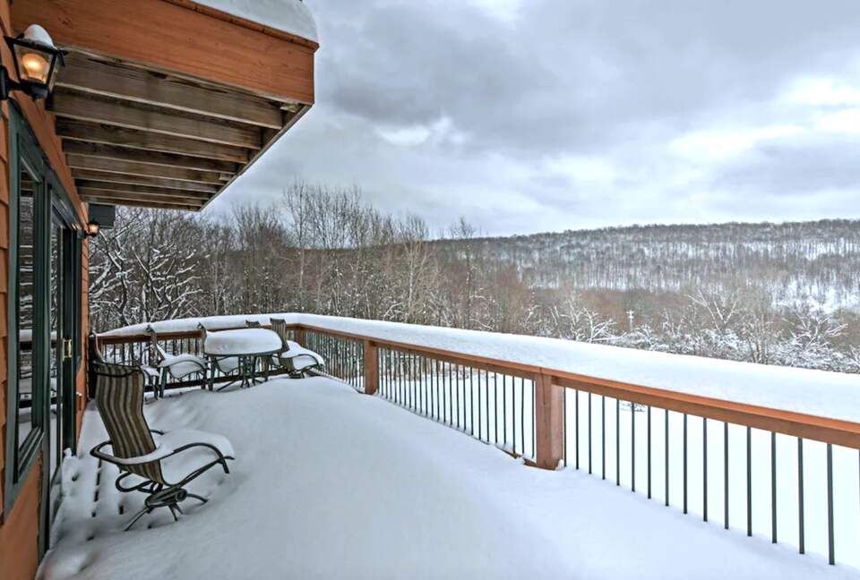 Mountain Top Chalet Getaway - Ellicottville, New York