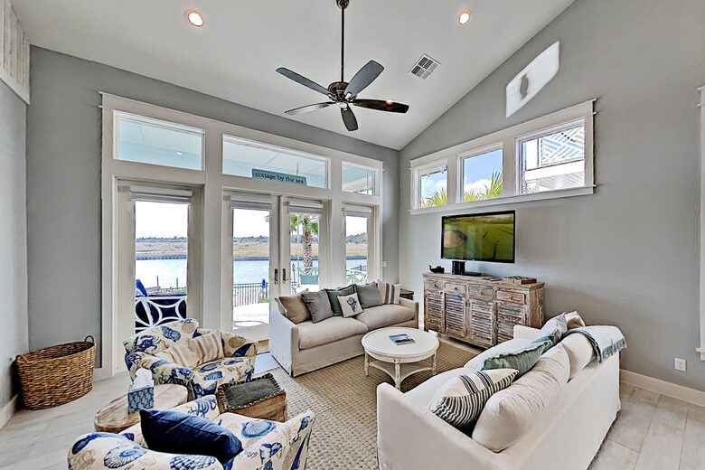 Cottage by The Sea | Private Dock, Fishing Pier - Rockport, Texas