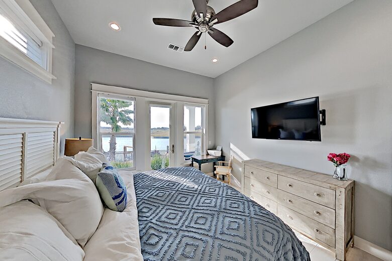 Cottage by The Sea | Private Dock, Fishing Pier - Rockport, Texas