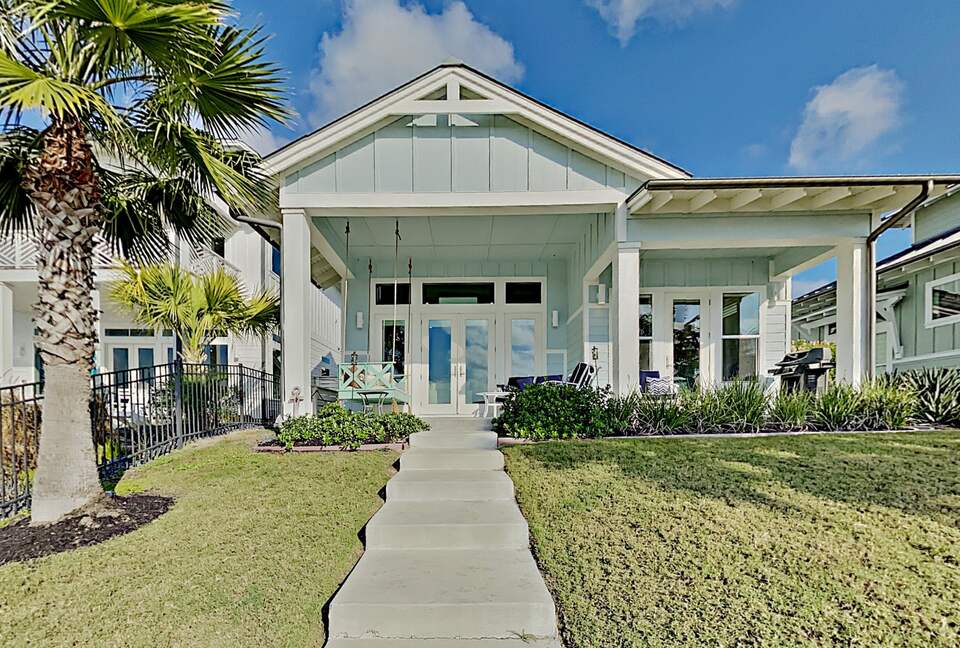 Cottage by The Sea | Private Dock, Fishing Pier - Rockport, Texas