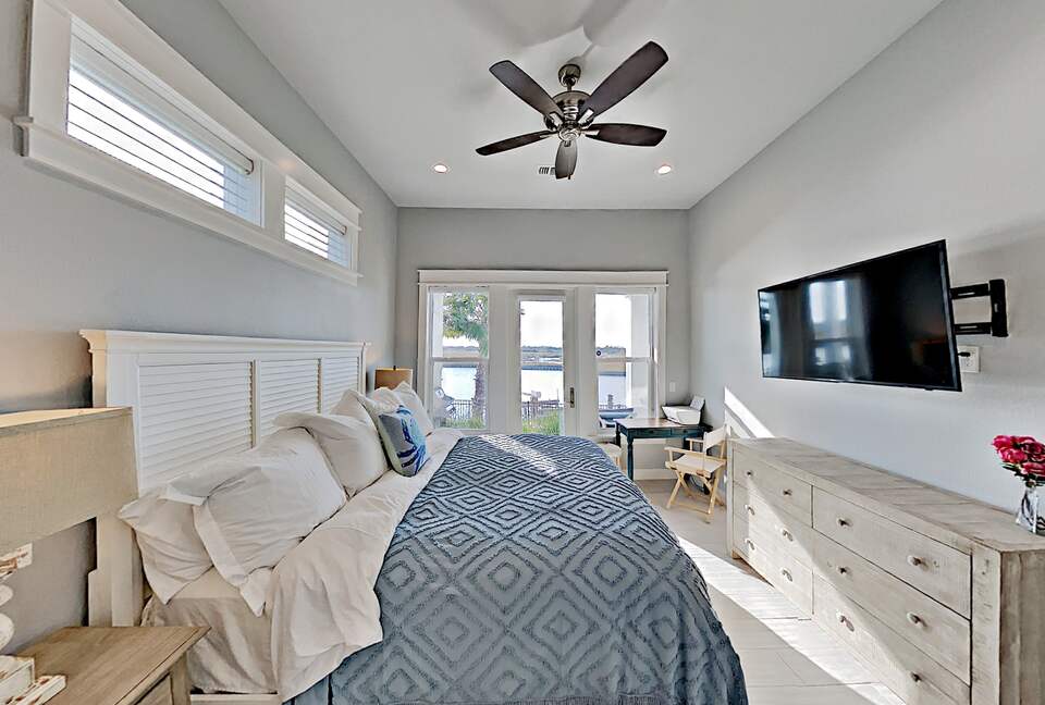 Cottage by The Sea | Private Dock, Fishing Pier - Rockport, Texas