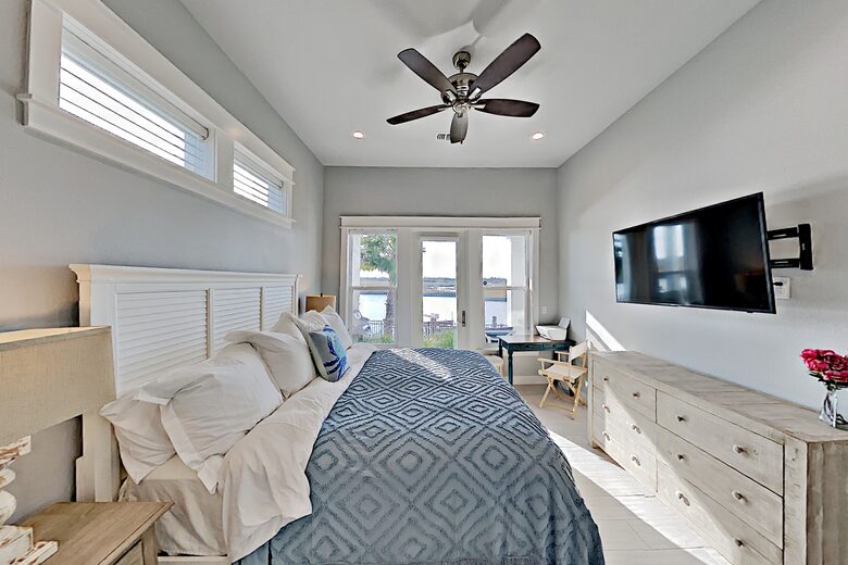 Cottage by The Sea | Private Dock, Fishing Pier - Rockport, Texas