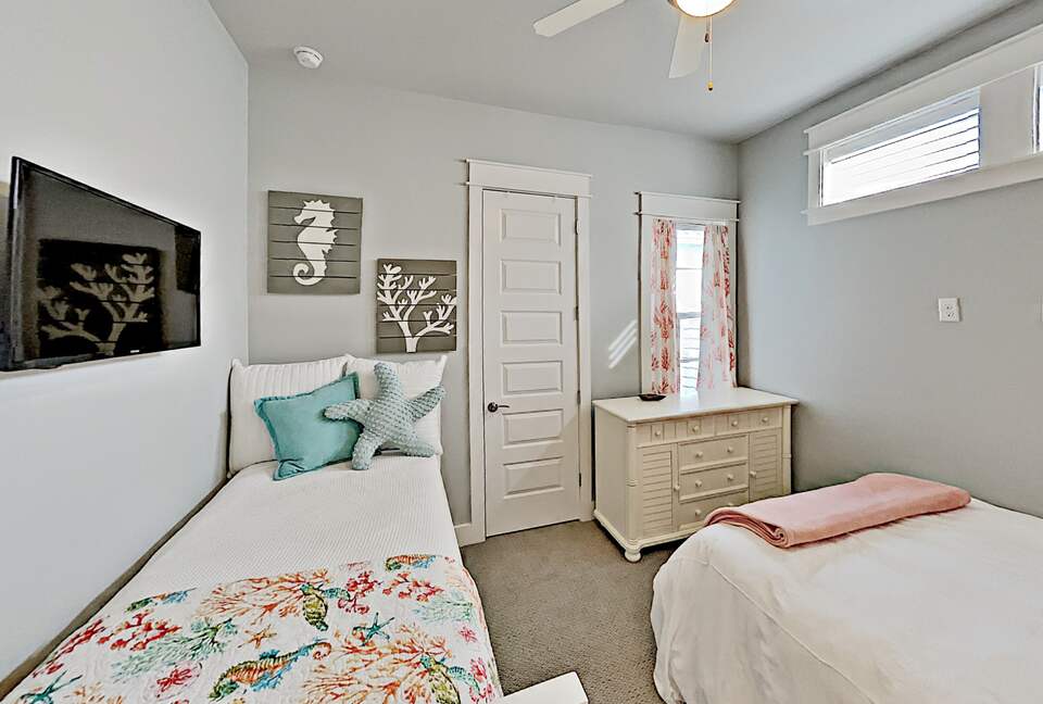 Cottage by The Sea | Private Dock, Fishing Pier - Rockport, Texas