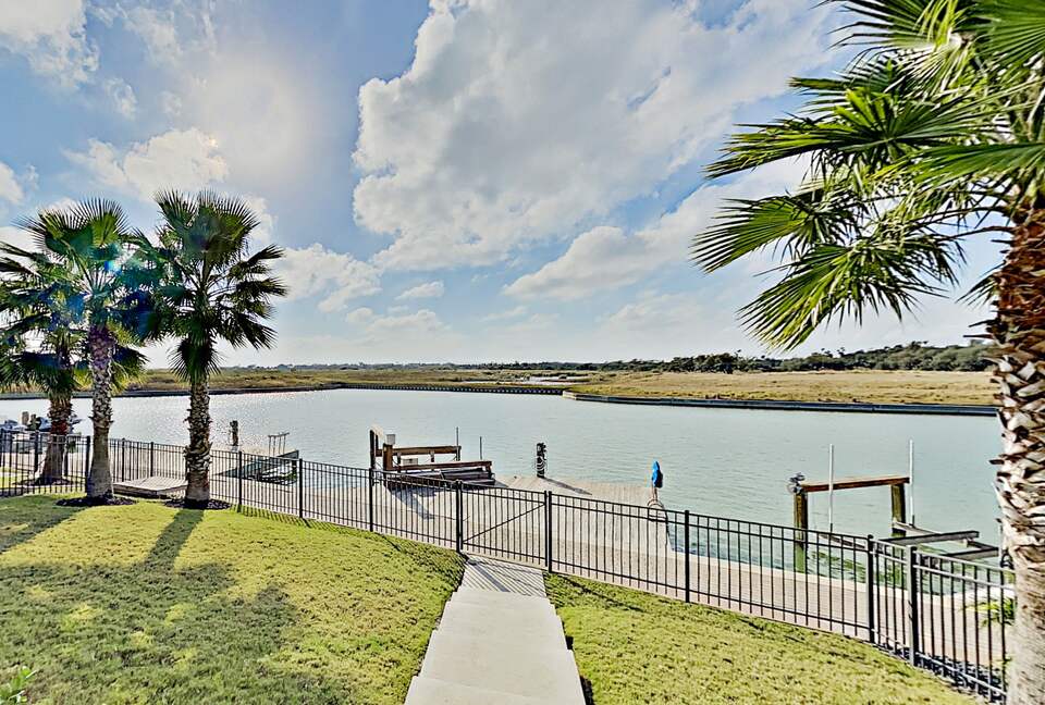 Cottage by The Sea | Private Dock, Fishing Pier - Rockport, Texas