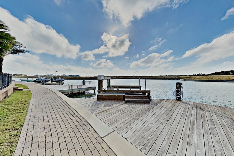 Cottage by The Sea | Private Dock, Fishing Pier - Rockport, Texas