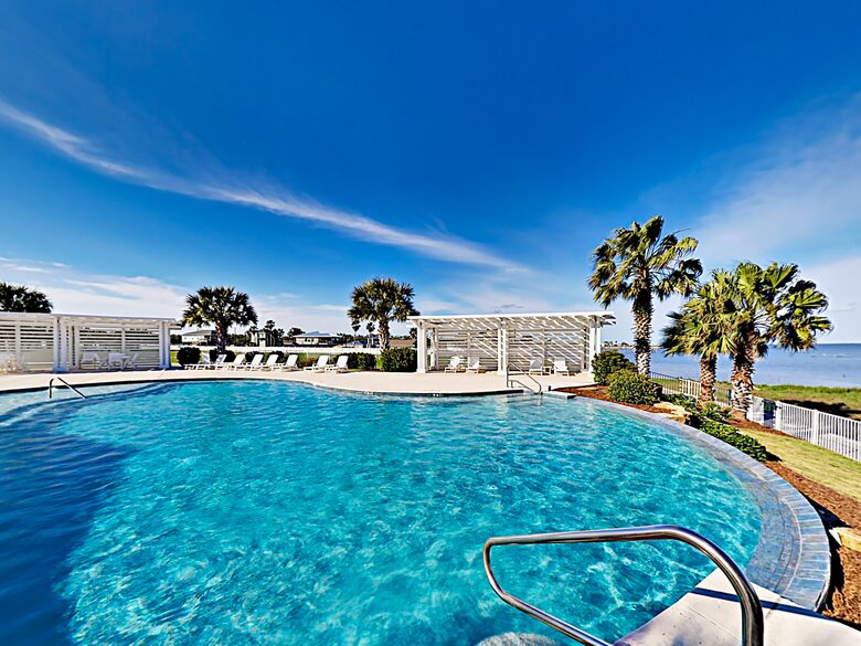 Cottage by The Sea | Private Dock, Fishing Pier - Rockport, Texas