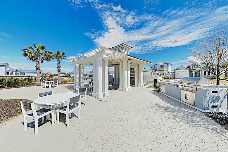 Cottage by The Sea | Private Dock, Fishing Pier - Rockport, Texas