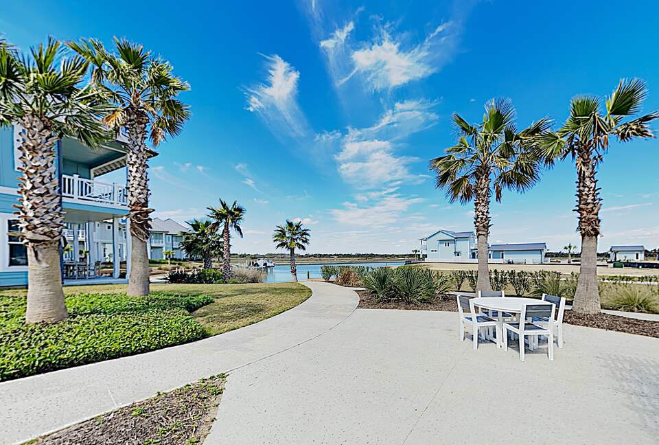 Cottage by The Sea | Private Dock, Fishing Pier - Rockport, Texas