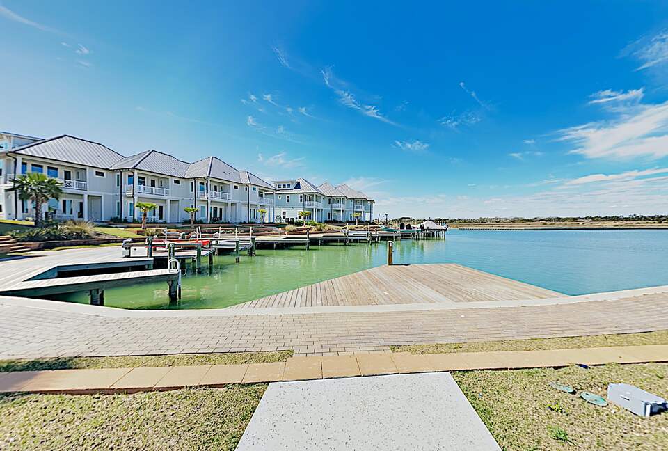 Cottage by The Sea | Private Dock, Fishing Pier - Rockport, Texas