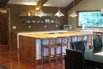 Elegant Lodge on the Lake - Gainesville, Georgia