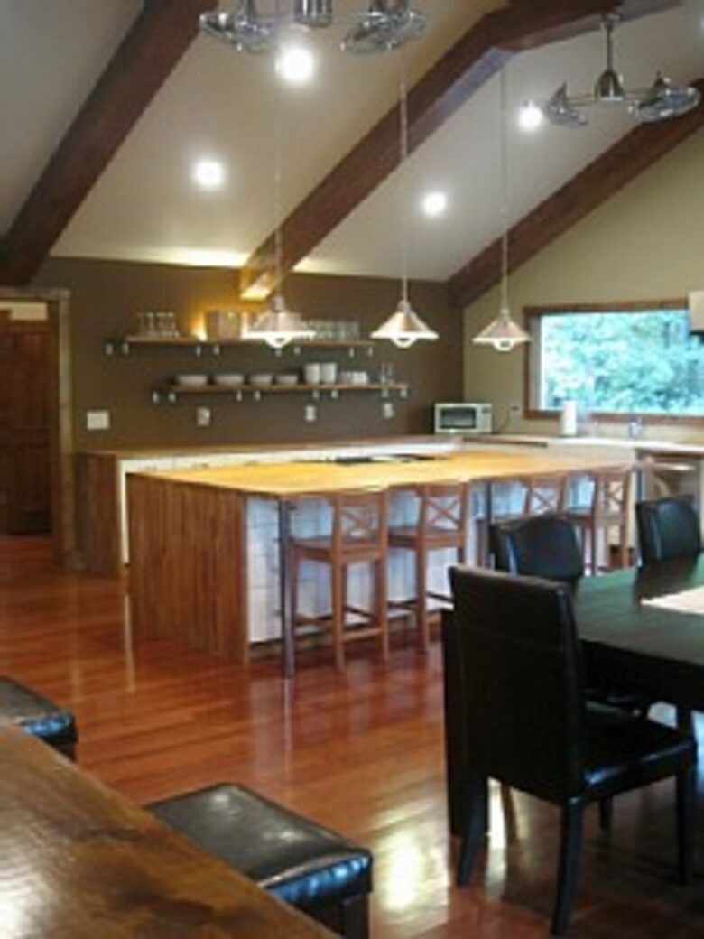 Elegant Lodge on the Lake - Gainesville, Georgia