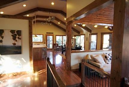 Elegant Lodge on the Lake - Gainesville, Georgia